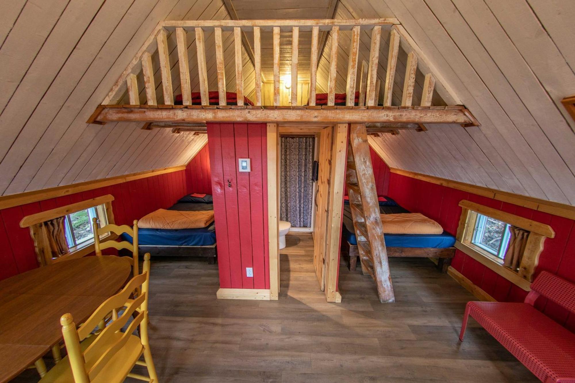 Auberge Festive Sea Shack Sainte Anne des Monts Exterior photo