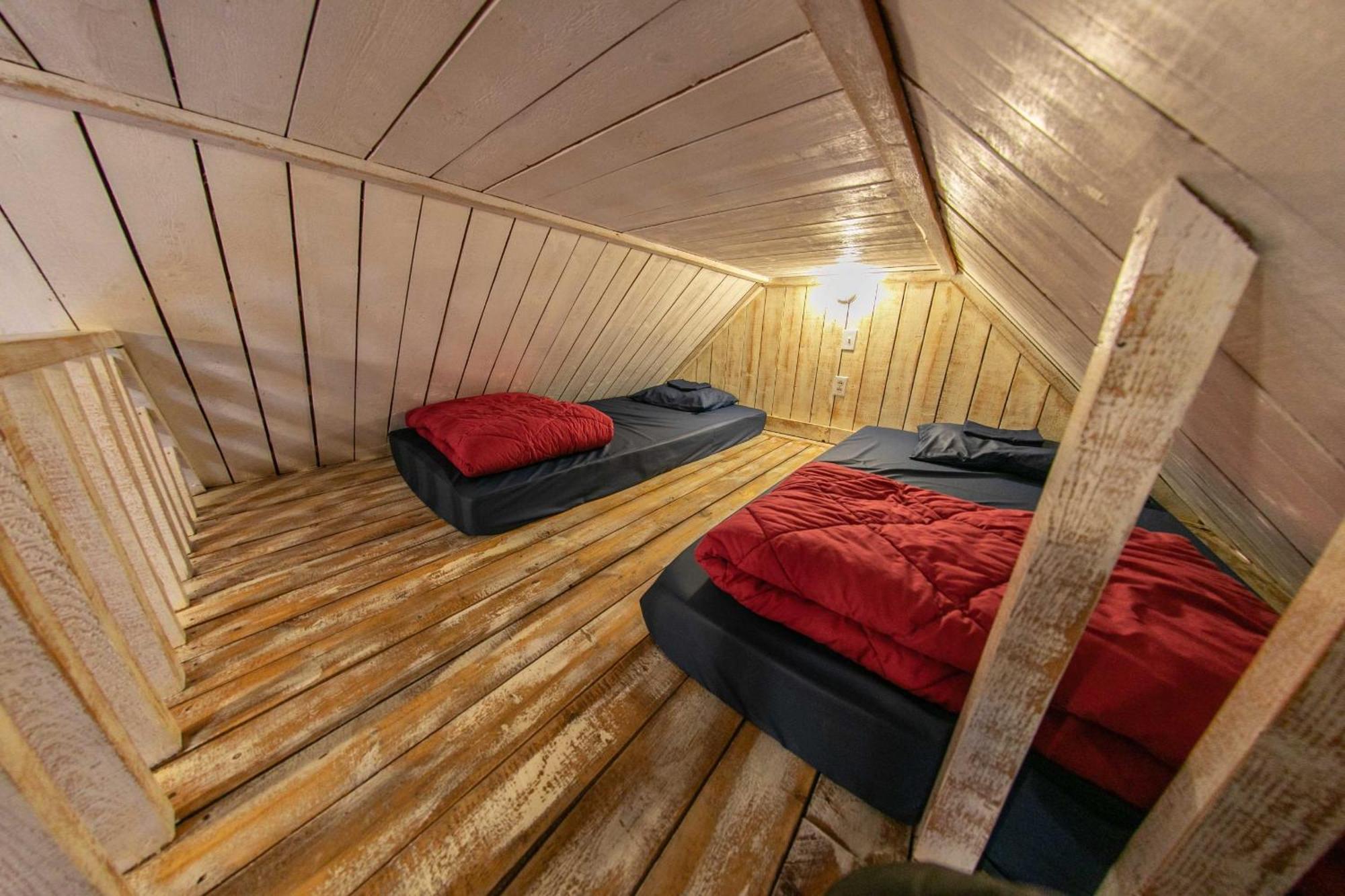 Auberge Festive Sea Shack Sainte Anne des Monts Exterior photo