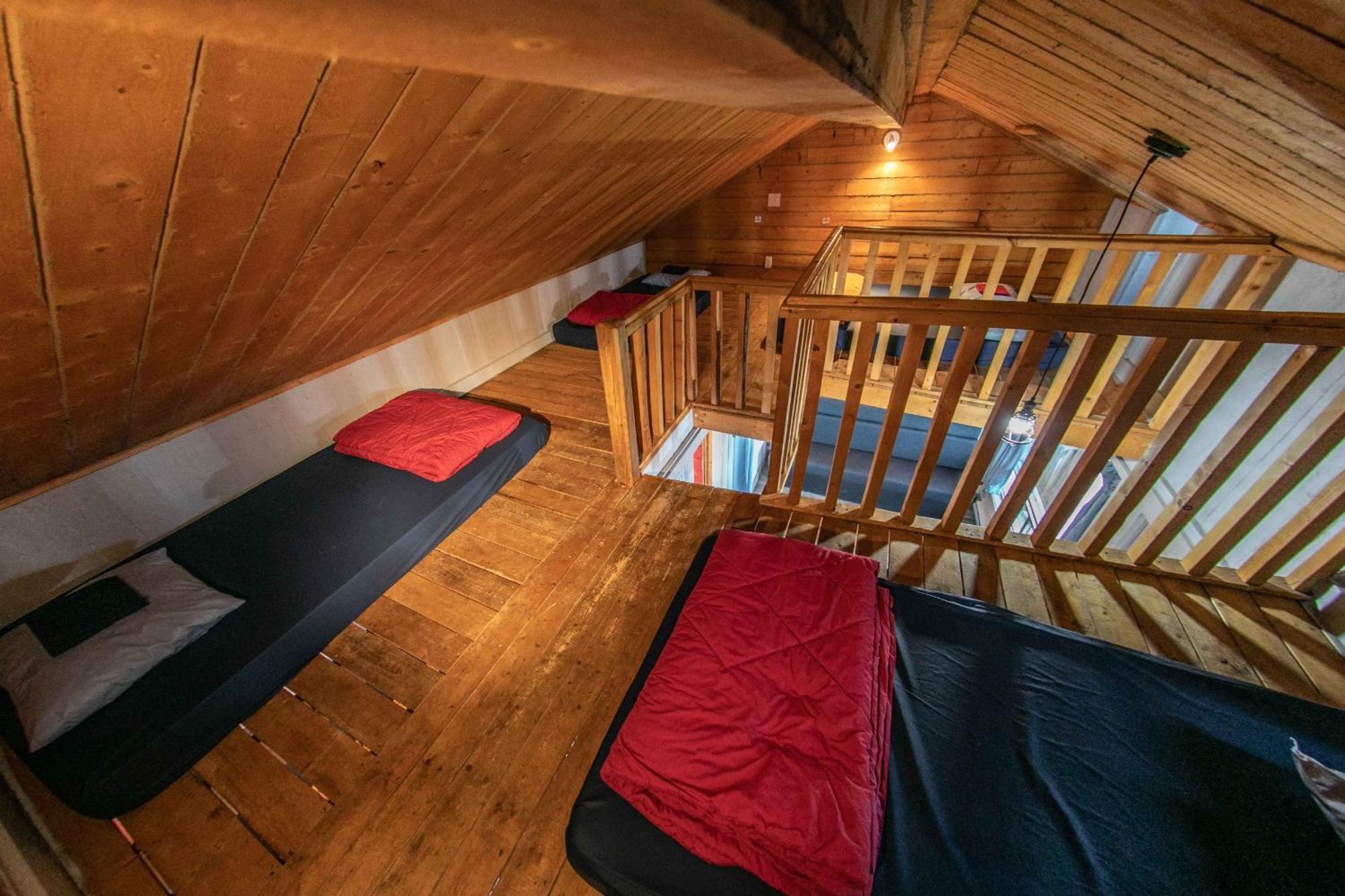 Auberge Festive Sea Shack Sainte Anne des Monts Exterior photo