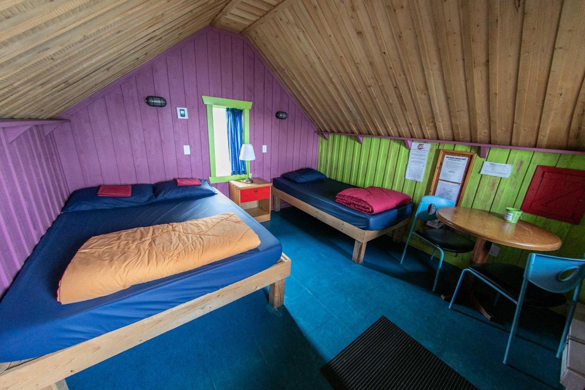 Auberge Festive Sea Shack Sainte Anne des Monts Exterior photo