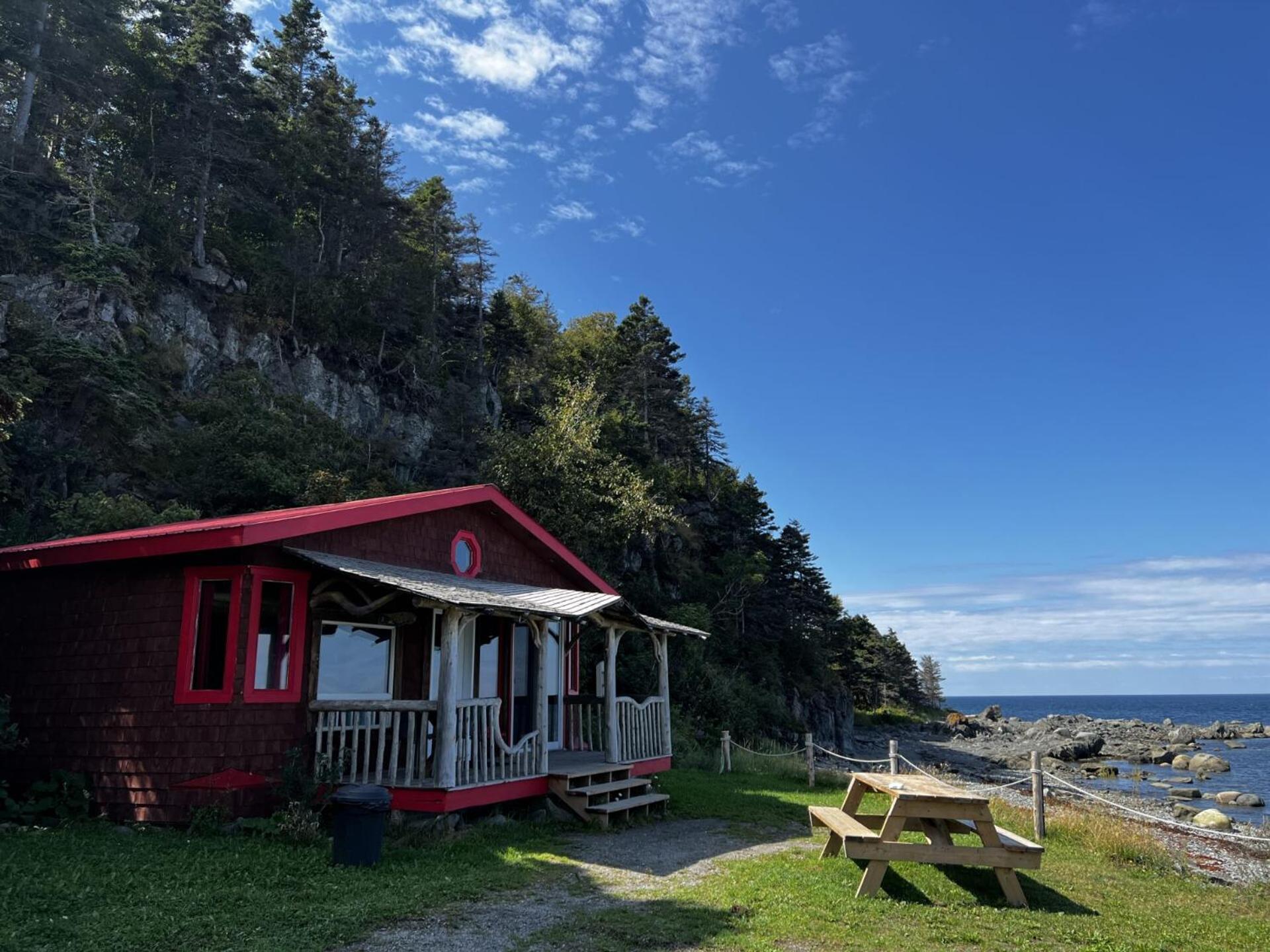Auberge Festive Sea Shack Sainte Anne des Monts Exterior photo